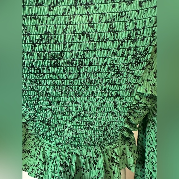 Mango MNG Green Ruffle Long Sleeve Crop Top Green Black XS - Picture 5 of 7